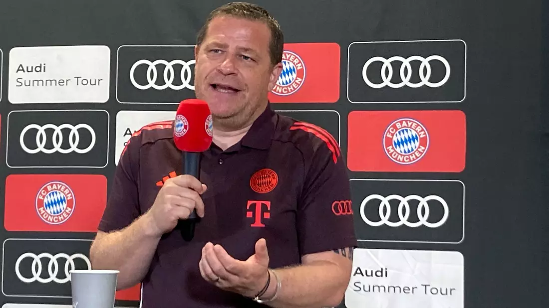 Max Eberl war sehr angetan von dem, was er beim Bayern-Sieg gegen Tottenham in Seoul sah. - Bild: Klaus Bergmann/dpa