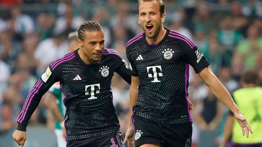 Zwei wichtige Spieler für den FC Bayern: Leroy Sané (l) und Harry Kane. - Bild: Axel Heimken/dpa