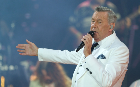 Roland Kaiser beim Konzert «Kaisermania» in Dresden (hier am 26. Juli 2024). Alle Shows waren und sind ausverkauft. - Foto: Sebastian Willnow/dpa