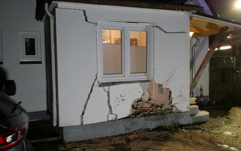 FW-SE: PKW fährt in Einfamilienhaus - Foto: presseportal.de