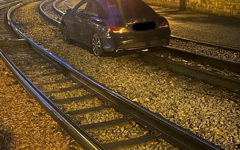 LPI-EF: Fahrzeugführer nutzt Fahrzeug als Schienenersatzverkehr - Foto: presseportal.de