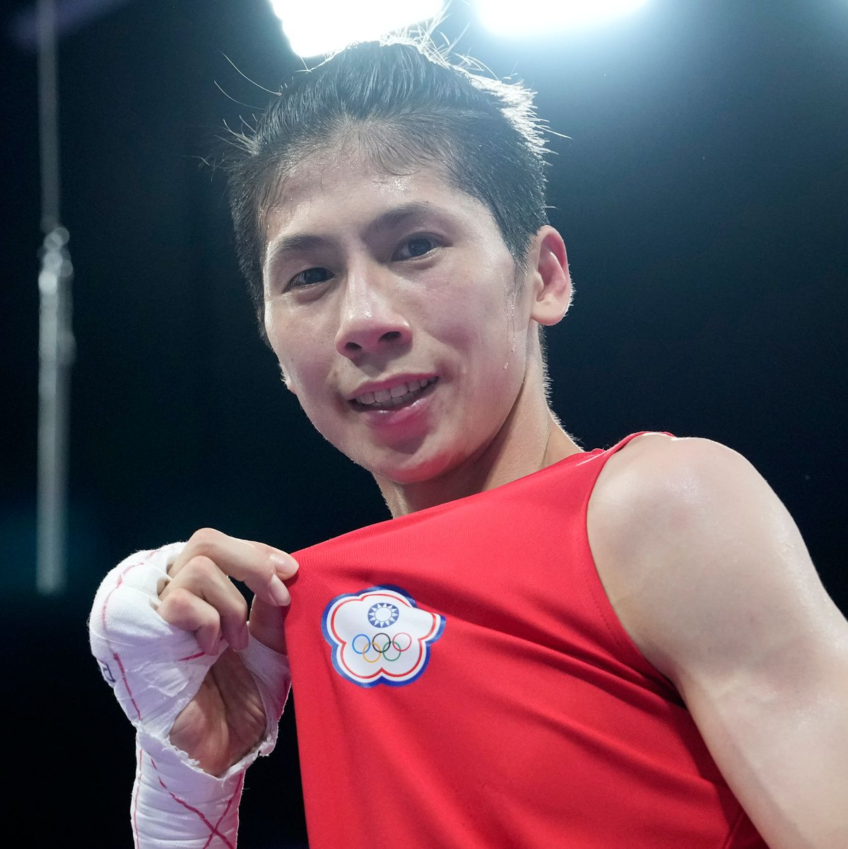 Lin Yu-Ting freut sich über eine Olympia-Medaille. - Foto: John Locher/AP/dpa