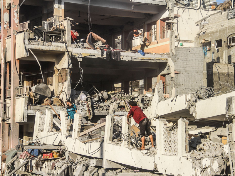 Die gesamte Bevölkerung im nördlichen Gazastreifen sei von Bomben, Belagerung, Vertreibung und Hunger betroffen, sagt der UN-Hochkommissar für Menschenrechte. (Archivbild) - Foto: Mahmoud Zaki/XinHua/dpa