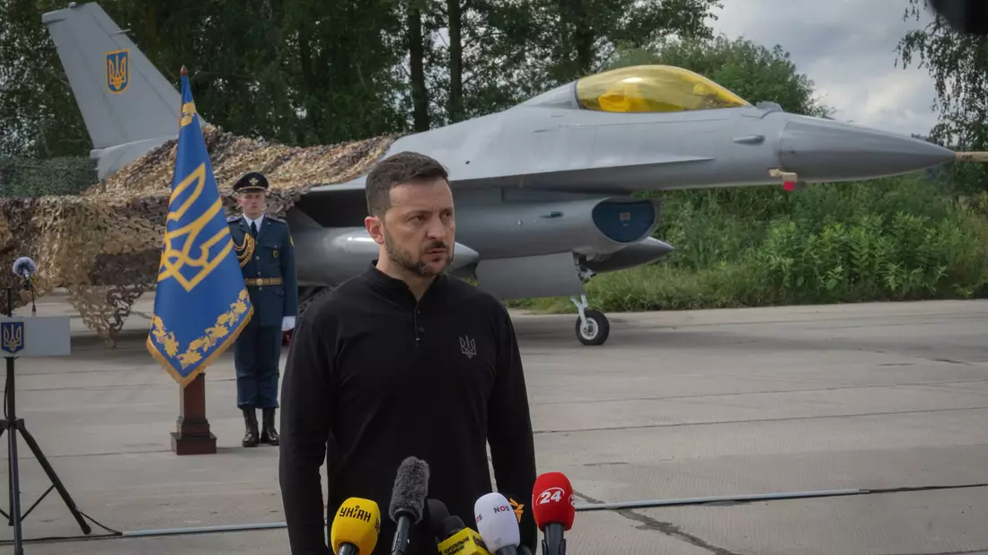Kampfjets vom Typ F-16 mit ukrainischen Markierungen. - Bild: Efrem Lukatsky/AP/dpa