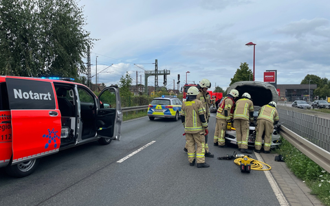 FW Lehrte: Drei Verletzte bei Verkehrsunfall in Lehrte - Foto: presseportal.de