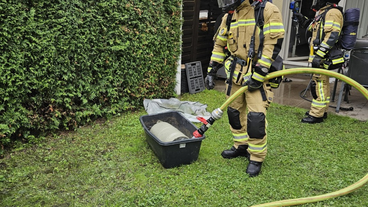 FW Menden: Brennender Gasgrill sorgt für Feuerwehreinsatz - Foto: presseportal.de