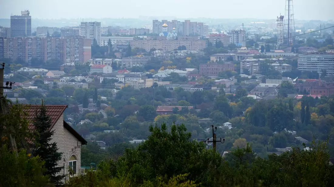 Wie die ukrainische Stadt Luhansk ist fast das gesamte gleichnamige Gebiet von Russland besetzt. (Archivbild) - Bild: -/AP/dpa
