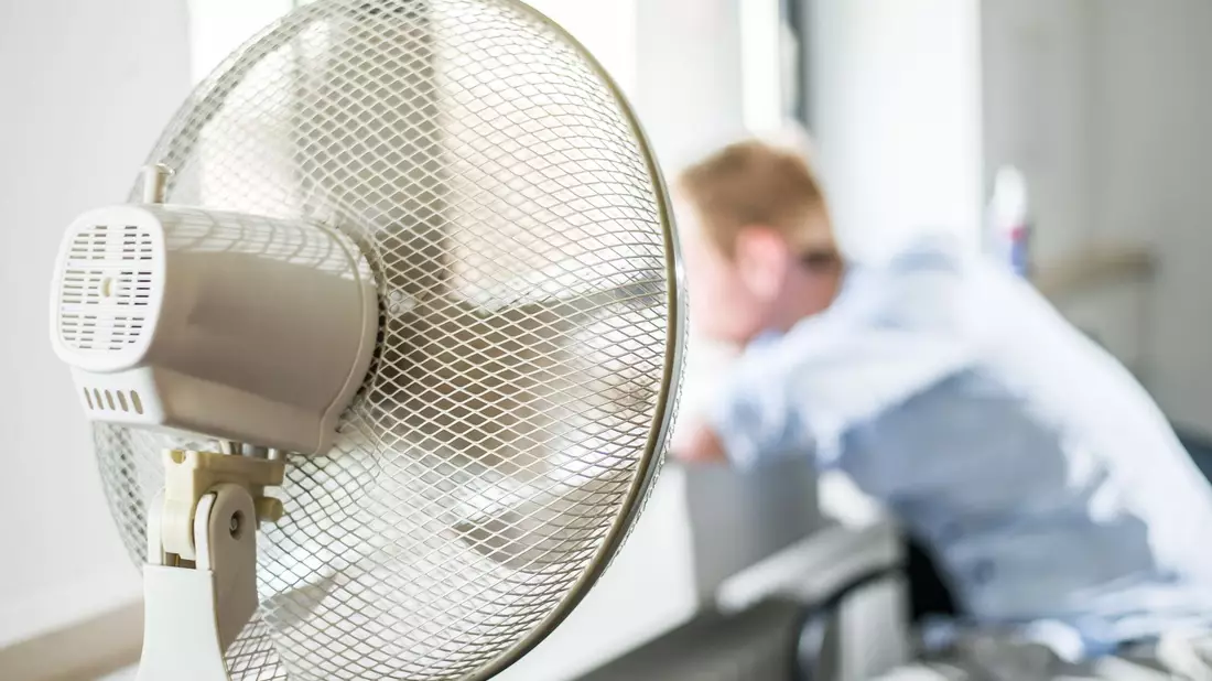 Wenn es draußen heiß ist, wirkt sich das mitunter auf die Gesundheit und das Wohlbefinden aus (Symbolfoto). - Bild: Wolfram Kastl/dpa/dpa-tmn