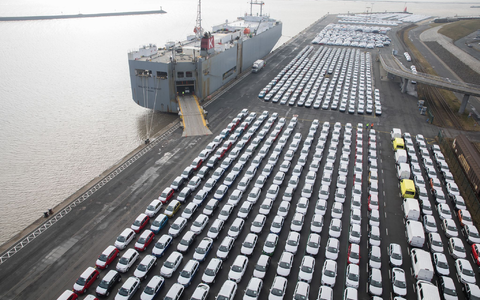 Auch wenn die deutsche Autoindustrie kriselt: Abschreiben sollte man sie noch nicht, sagt Ifo-Expertin Anita Wolf. - Foto: Jörg Sarbach/dpa Auch wenn die deutsche Autoindustrie kriselt: Abschreiben sollte man sie noch nicht, sagt Ifo-Expertin Anita Wolf. - Foto: Jörg Sarbach/dpa