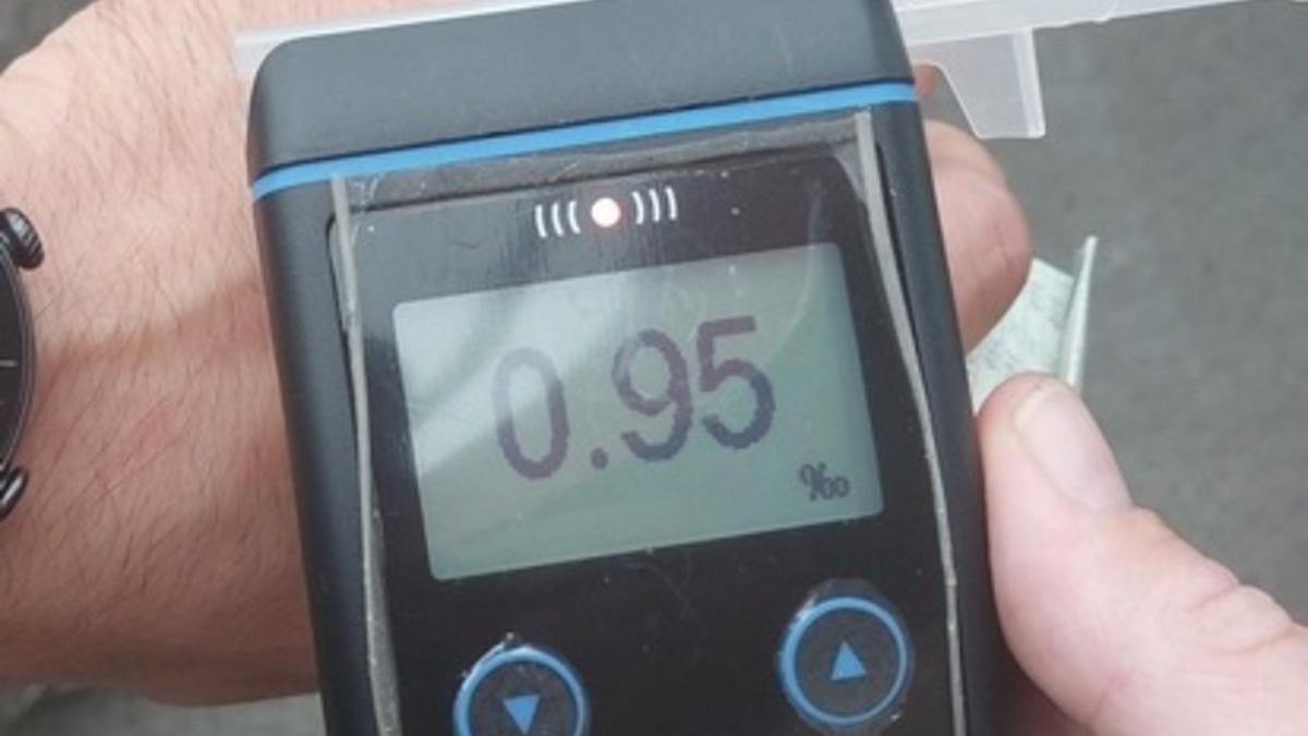 BPOL-FL: Handewitt - Alkoholisierter Autofahrer versucht zu Tanken; Cannabis dabei - Foto: presseportal.de