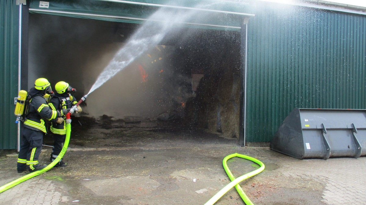 POL-STD: Großfeuer in Assel - 150 Feuerwehrleute im Einsatz - Foto: presseportal.de