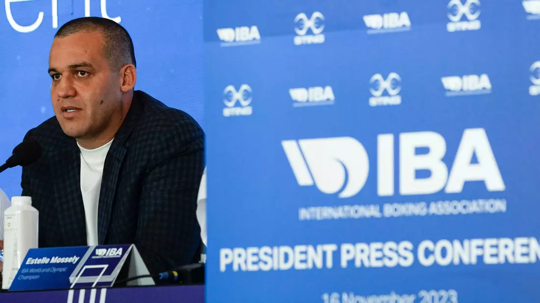 Umar Kremlew attackiert IOC-Präsident Bach. - Bild: Michel Euler/AP/dpa