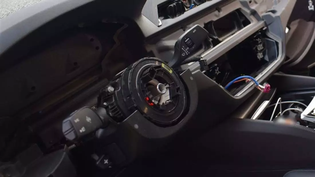 POL-REK: 240805-2: Unbekannte entwendeten gesamtes Cockpit aus BMW - Bild: presseportal.de