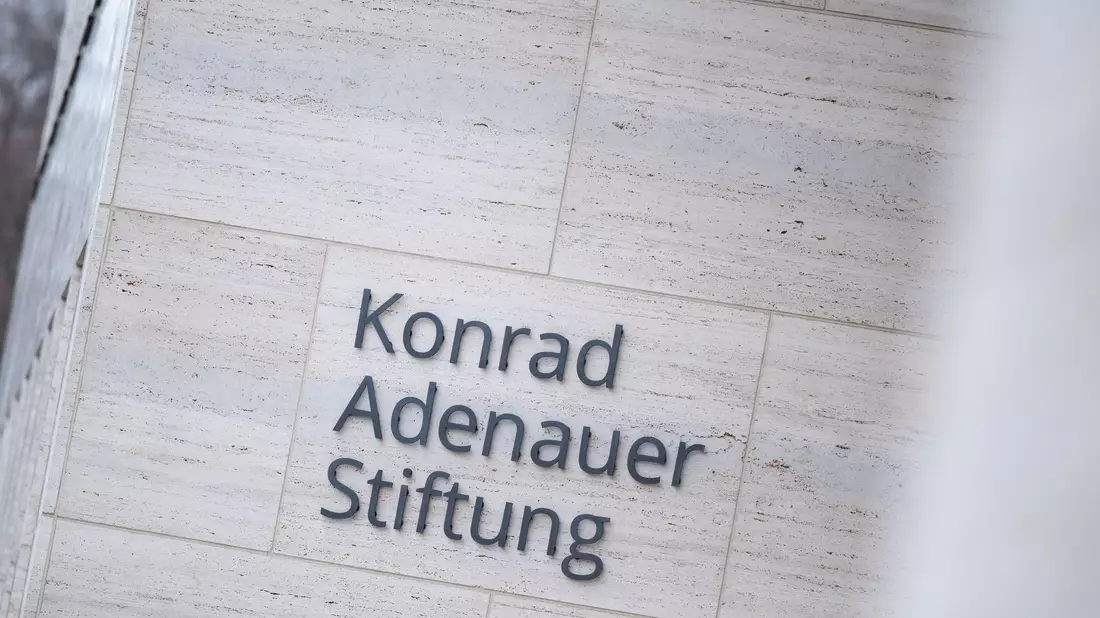 Wie viele andere deutsche Nichtregierungsorganisationen ist nun auch die Adenauer-Stiftung offiziell in Russland nicht mehr erwünscht, also praktisch verboten. (Archivbild) - Bild: Monika Skolimowska/dpa