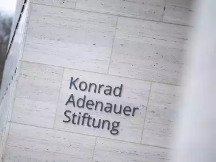 Wie viele andere deutsche Nichtregierungsorganisationen ist nun auch die Adenauer-Stiftung offiziell in Russland nicht mehr erwünscht, also praktisch verboten. (Archivbild) - Foto: Monika Skolimowska/dpa