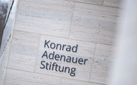 Wie viele andere deutsche Nichtregierungsorganisationen ist nun auch die Adenauer-Stiftung offiziell in Russland nicht mehr erwünscht, also praktisch verboten. (Archivbild) - Foto: Monika Skolimowska/dpa