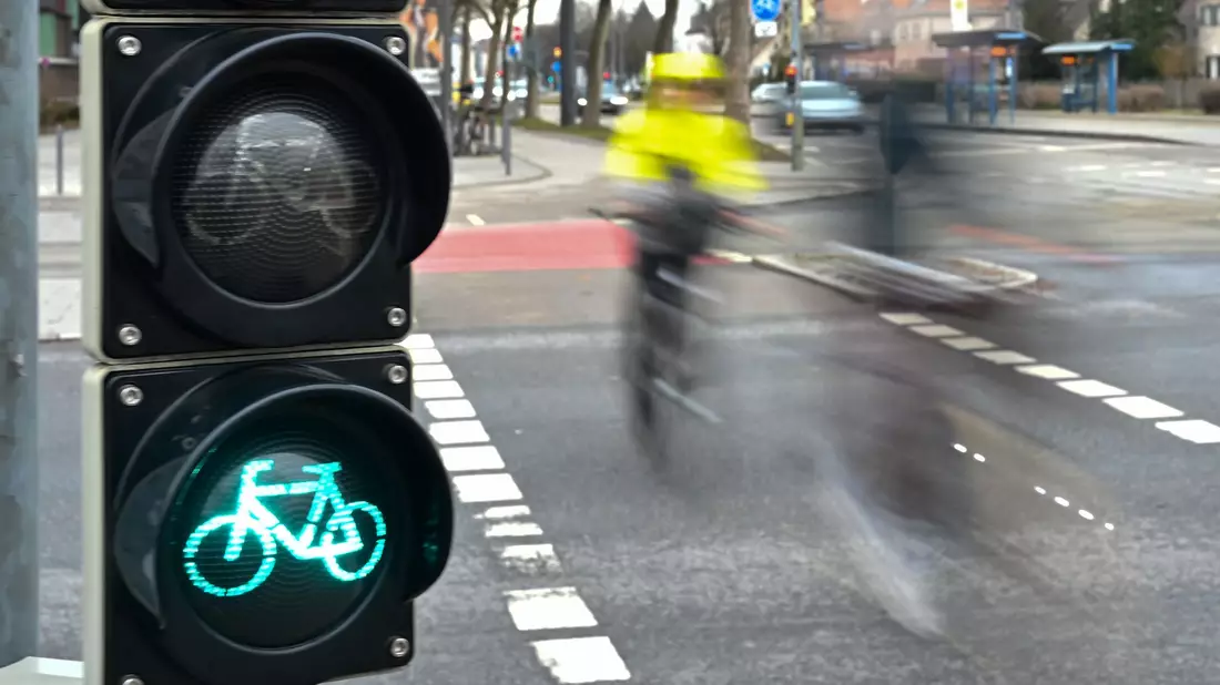 Eine Fahrradampel in München - Bild: Niklas Treppner/dpa
