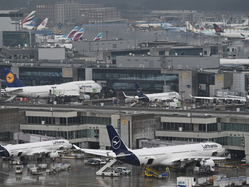 Problemfall: Im Lufthansa-Konzern fliegt die Kernmarke Verluste ein.  - Foto: Arne Dedert/dpa