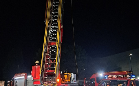 FW-M: Gasgeruch sorgt für Großeinsatz (Aubing) - Foto: presseportal.de