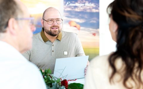 Bestattungsvorsorge: Warum Maiko Maaz von Wiegmann & Maaz Bestattungen eine Absicherung für den Trauerfall dringend empfiehlt - Foto: presseportal.de Bestattungsvorsorge: Warum Maiko Maaz von Wiegmann & Maaz Bestattungen eine Absicherung für den Trauerfall dringend empfiehlt - Foto: presseportal.de