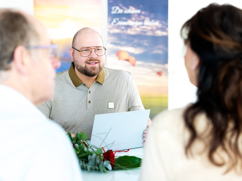Bestattungsvorsorge: Warum Maiko Maaz von Wiegmann & Maaz Bestattungen eine Absicherung für den Trauerfall dringend empfiehlt - Foto: presseportal.de