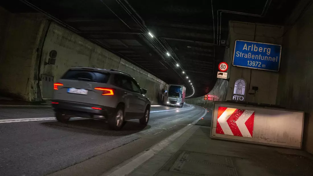Der Arlbergtunnel soll pünktlich zur Wintersaison wieder eröffnet werden. - Bild: Zeitungsfoto.At/Liebl Daniel/apa/dpa