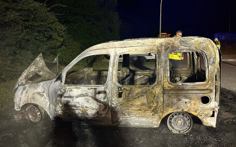 POL-NE: Auto gerät in Vollbrand - Foto: presseportal.de