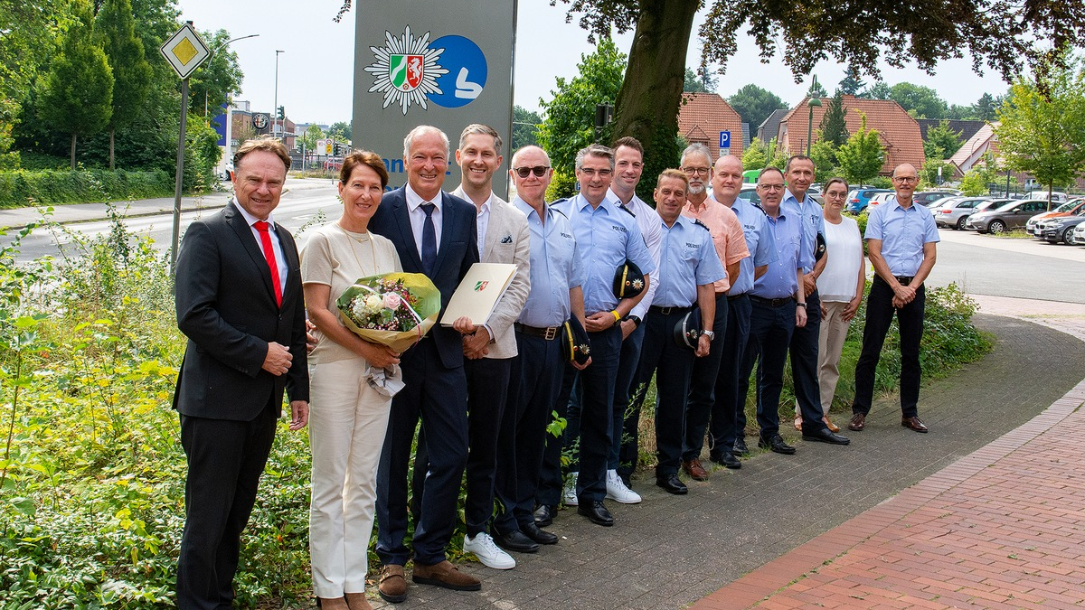 POL-BOR: Kreis Borken - Pressesprecher Frank Rentmeister in den Ruhestand verabschiedet - Foto: presseportal.de