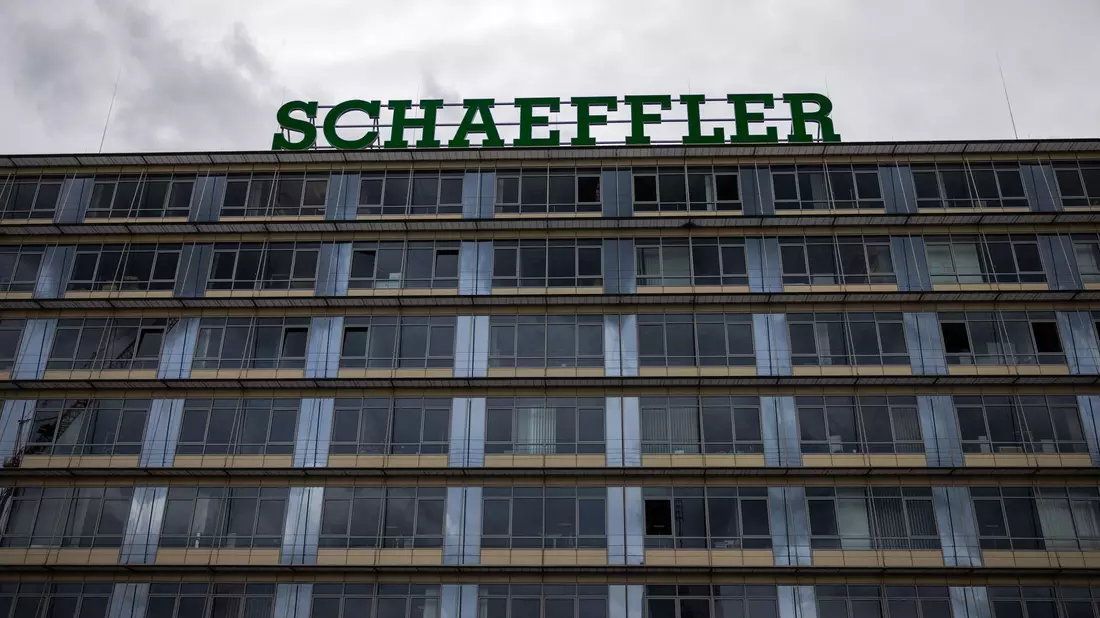 Der Schaeffler-Firmensitzin Herzogenaurach - das Unternehmen hat mit der Krise der Autoindustrie zu kämpfen (Archivfoto). - Bild: Christian Charisius/dpa