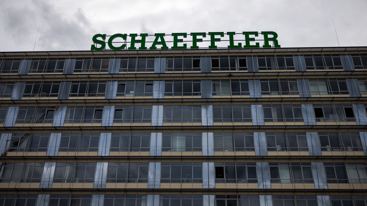 Der Schaeffler-Firmensitzin Herzogenaurach - das Unternehmen hat mit der Krise der Autoindustrie zu kämpfen (Archivfoto). - Foto: Christian Charisius/dpa