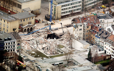 Bei dem Einsturz starben zwei Menschen und unzählige Dokumente wurden verschüttet. (Archivfoto) - Foto: Oliver Berg/dpa