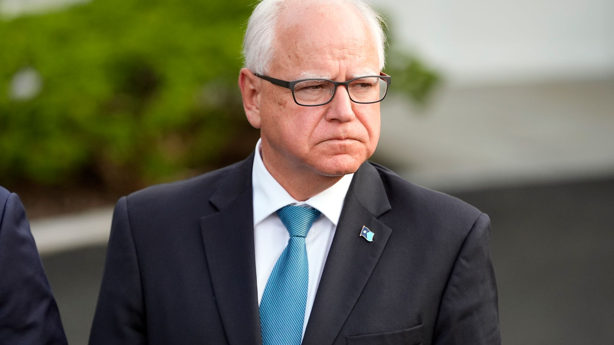 Die frühere Staatsanwältin in Kalifornien setzt auf einen ehemaligen Lehrer aus dem Mittleren Westen, einen Veteranen und Jäger. - Foto: Jacquelyn Martin/AP/dpa