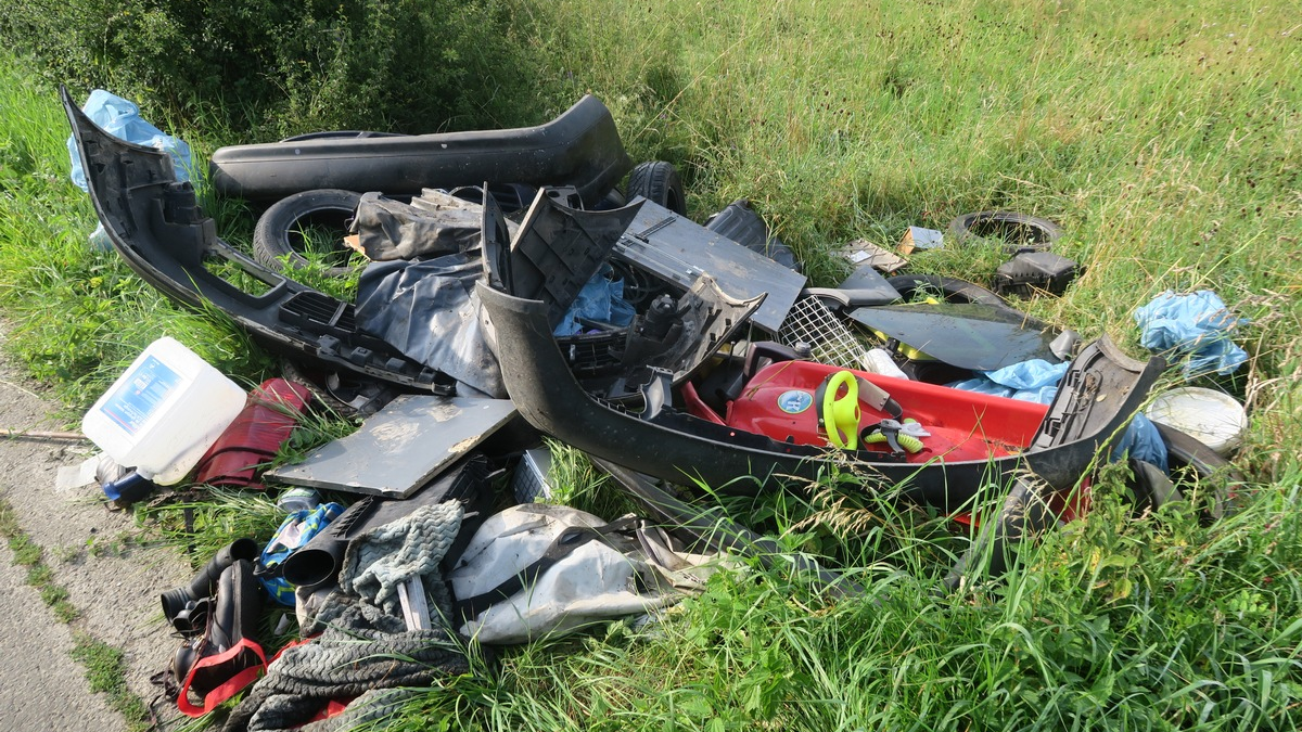 POL-LDK: + Müll bei Altenkirchen entsorgt + Tür an Polizeiposten beschmiert + Lexus beschädigt + Unfallfluchten in Aßlar und Oberbiel + - Foto: presseportal.de