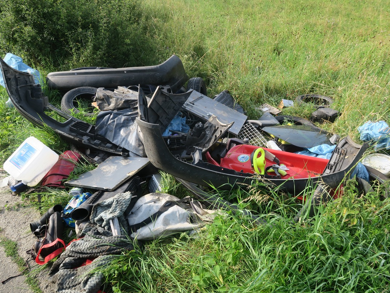 POL-LDK: + Müll bei Altenkirchen entsorgt + Tür an Polizeiposten beschmiert + Lexus beschädigt + Unfallfluchten in Aßlar und Oberbiel + - Foto: presseportal.de