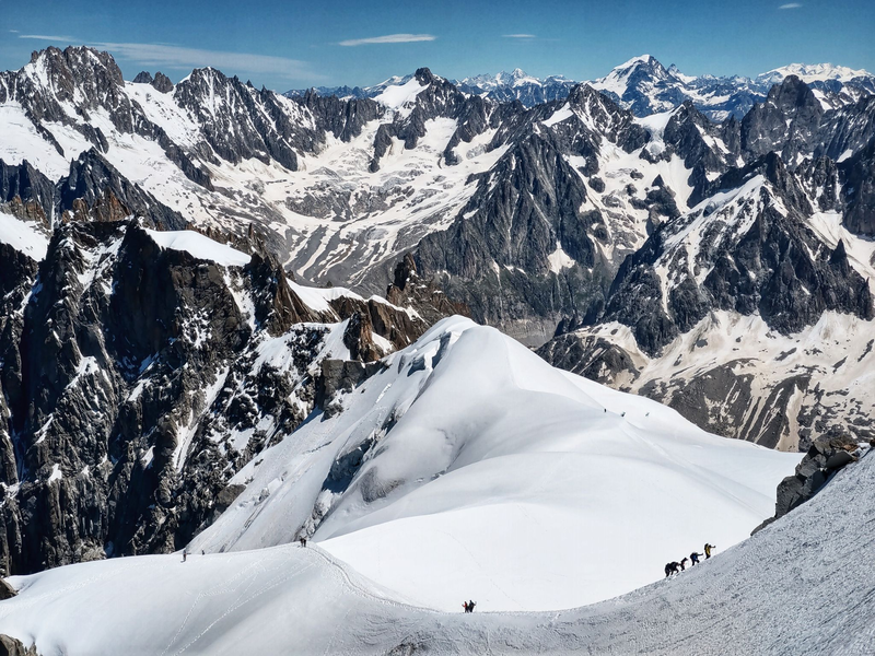Am Mont Blanc verunglücken immer wieder Bergsteiger (Archivfoto). - Foto: Sachelle Babbar/ZUMA Wire/dpa