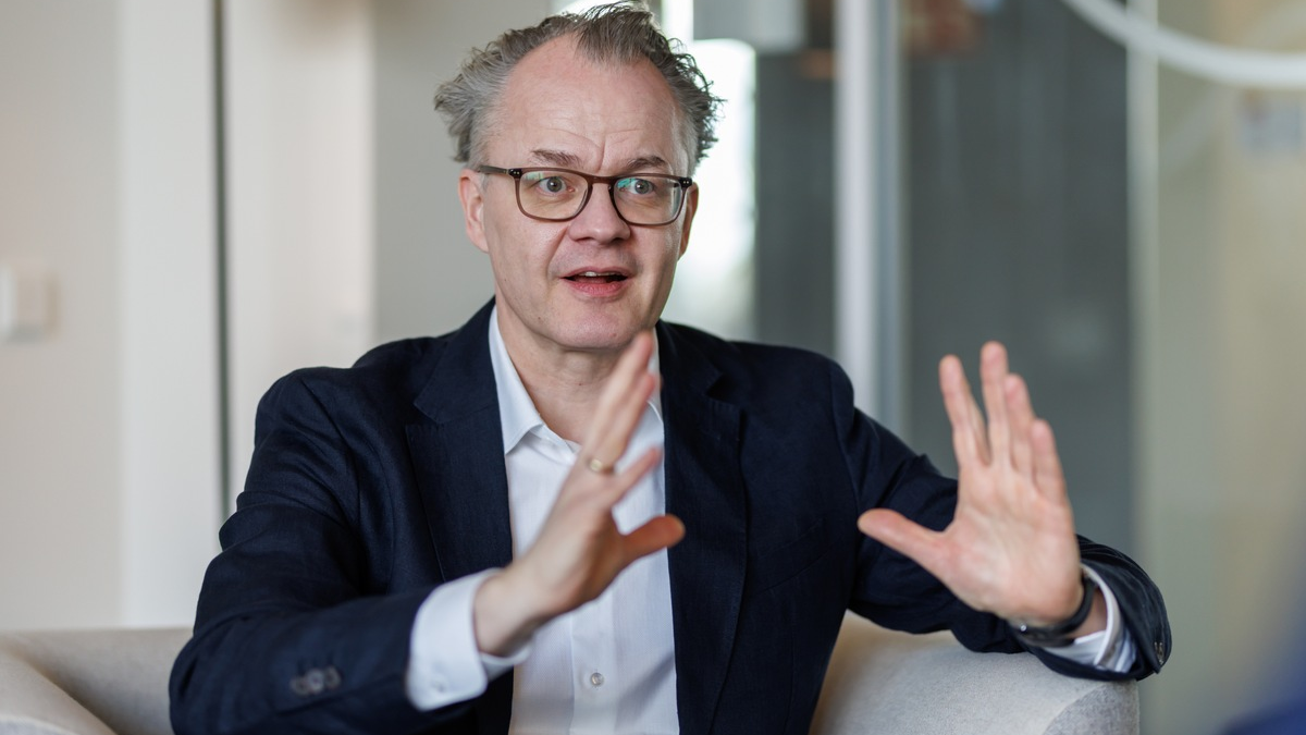 Das Smartphone zu nutzen, ist jetzt eine Grundfähigkeit / Canada Life verbessert Arbeitskraftabsicherungstarife - Foto: presseportal.de