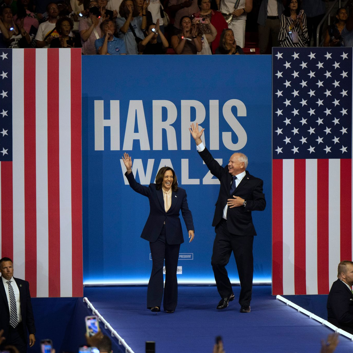 Gerade gemeinsam in den US-Wahlkampf gestartet: Kamala Harris und Tim Walz. - Foto: Joe Lamberti/AP/dpa