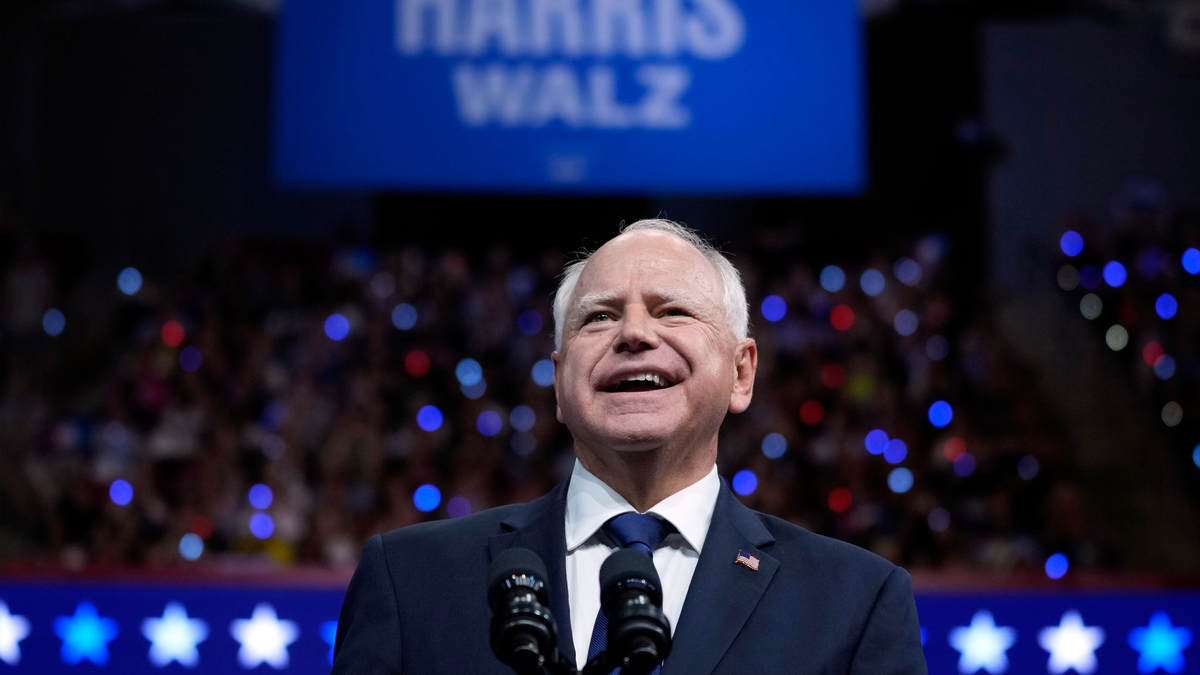 Tim Walz startet als Vizekandidat der Demokraten in den Wahlkampf. - Foto: Matt Rourke/AP/dpa