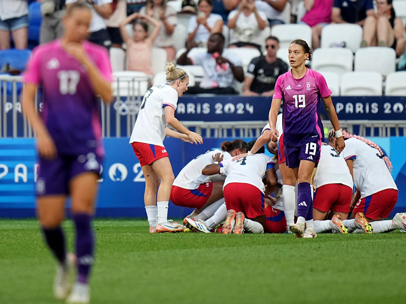 Bittere Niederlage gegen die USA: Felicitas Rauch und die DFB-Frauen - Foto: Laurent Cipriani/AP/dpa