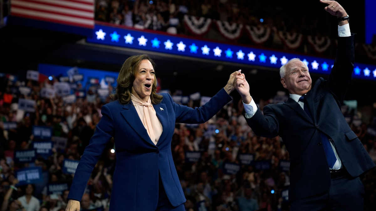 Walz soll für Harris vor allem weiße männliche Wähler ansprechen. - Foto: Matt Rourke/AP/dpa