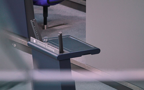 Rednerpult im Deutschen Bundestag (Archiv) - Foto: über dts Nachrichtenagentur