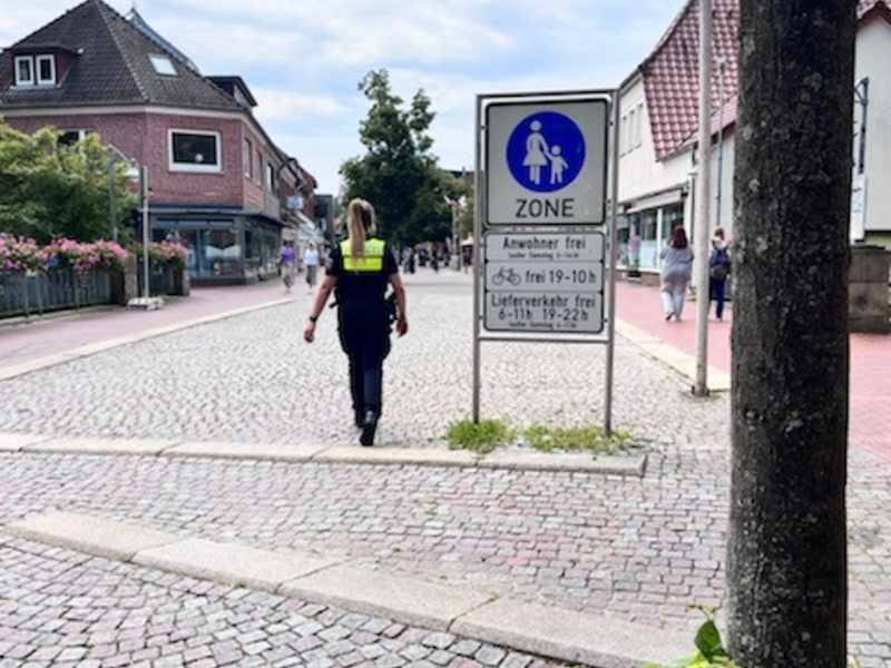 POL-ROW: ++ Radfahrer und Fahrer von E-Scootern in der Fußgängerzone - Polizei verstärkt Kontrollen ++ - Foto: presseportal.de