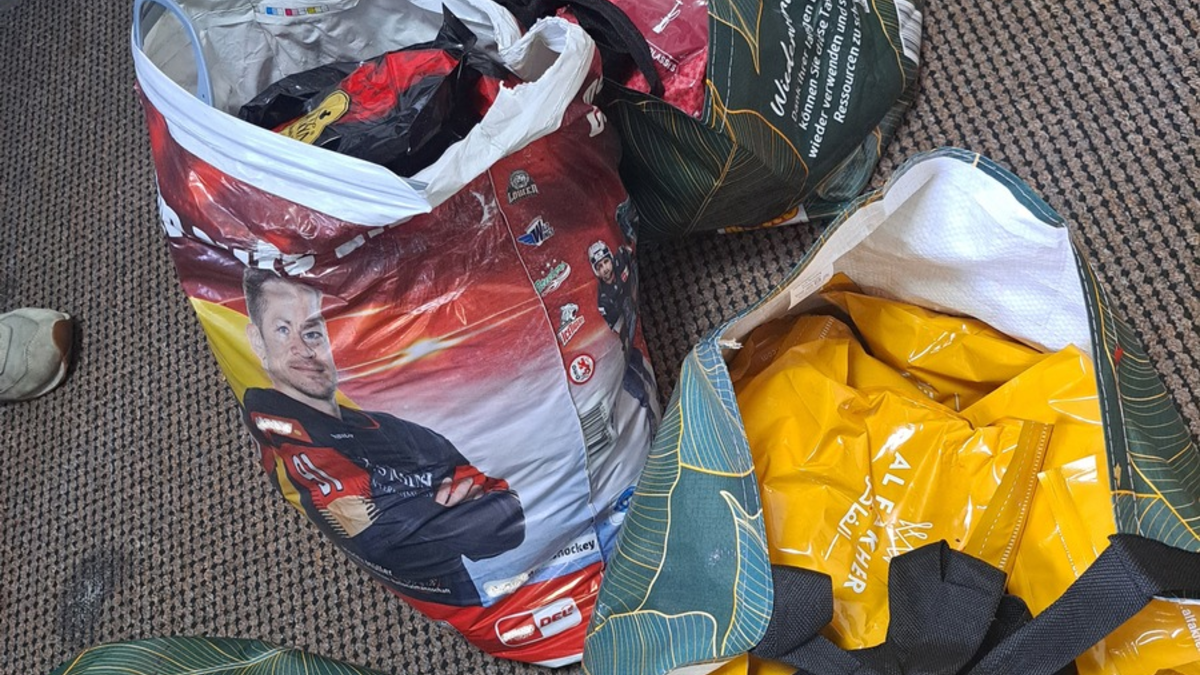 ZOLL-E: Staatsanwaltschaft Dortmund und Zollfahndung Essen:Schlag gegen illegalen Shisha-Tabakhandel,ca. 650 Kilogramm Wasserpfeifentabak, Produktionsanlage, 3.000 Vapes und Bargeld sichergestellt - Foto: presseportal.de