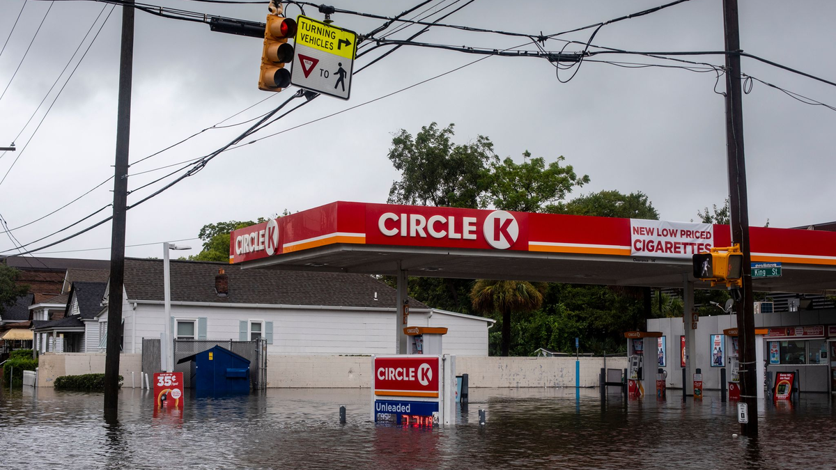 Bereits zu Beginn der Woche sorgten Ausläufer von «Debby» etwa in Charleston in South Carolina für Überschwemmungen. Nun ist der Sturm dort erneut auf Land getroffen. - Foto: Henry Taylor/The Post And Courier/AP/dpa