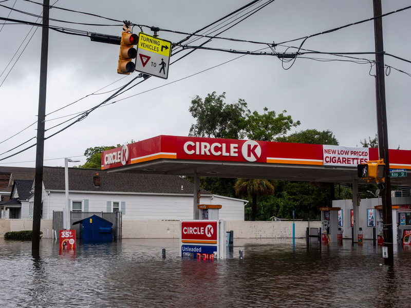 Bereits zu Beginn der Woche sorgten Ausläufer von «Debby» etwa in Charleston in South Carolina für Überschwemmungen. Nun ist der Sturm dort erneut auf Land getroffen. - Foto: Henry Taylor/The Post And Courier/AP/dpa