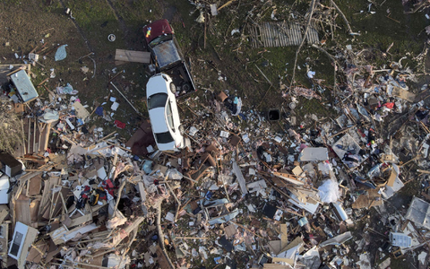 Tornados und Hagel vor allem in den USA haben die Schäden in die Höhe getrieben. (Archivbild) - Foto: Julio Cortez/AP/dpa