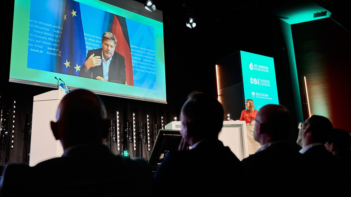 Vizekanzler Dr. Robert Habeck eröffnet den Wasserstoffkongress Hy.Summit.Rhein.Ruhr - Foto: presseportal.de