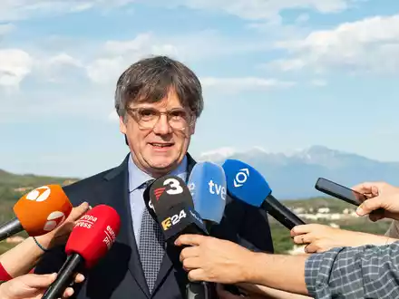 Kataloniens Separatistenführer Carles Puigdemont riskiert bei seiner angekündigten Rückkehr aus dem Exil nach Spanien die Festnahme. - Foto: Glòria Sánchez/EUROPA PRESS/dpa