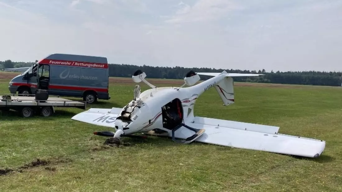 POL-LIP: Oerlinghausen. Flugzeugabsturz ohne Verletzte auf Flugplatz. - Bild: presseportal.de