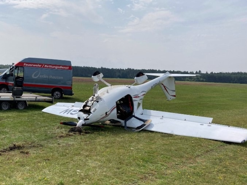 POL-LIP: Oerlinghausen. Flugzeugabsturz ohne Verletzte auf Flugplatz. - Foto: presseportal.de